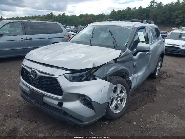 5TDBZRBH8NS178023 2022 TOYOTA HIGHLANDER - Image 2