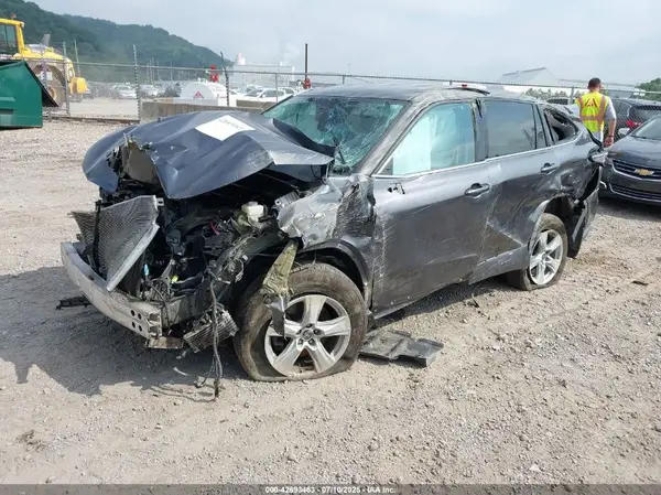 5TDBZRBH8NS186848 2022 TOYOTA HIGHLANDER - Image 2