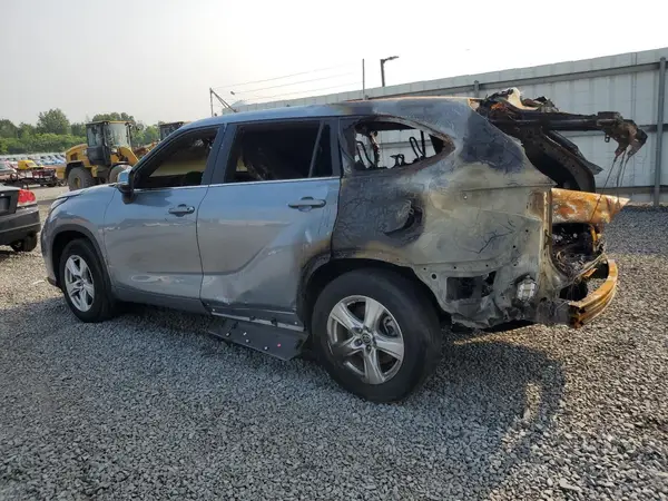 5TDBZRBH8NS208587 2022 TOYOTA HIGHLANDER - Image 2
