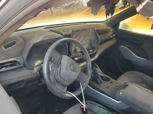 5TDBZRBH8NS208587 2022 TOYOTA HIGHLANDER - Image 8