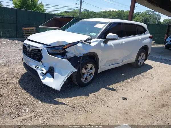 5TDBZRBH8NS209545 2022 TOYOTA HIGHLANDER - Image 2