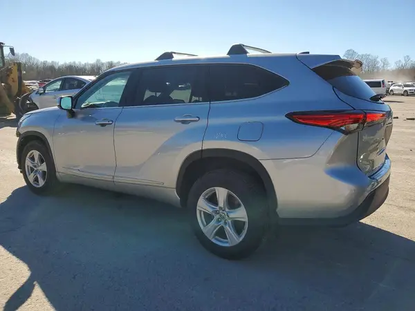 5TDBZRBH8NS254128 2022 TOYOTA HIGHLANDER - Image 2