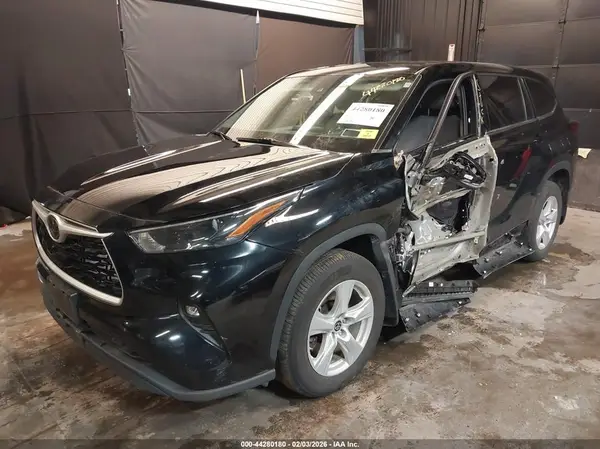 5TDBZRBH8NS580592 2022 TOYOTA HIGHLANDER - Image 2