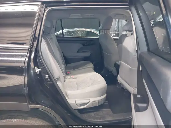 5TDBZRBH8NS580592 2022 TOYOTA HIGHLANDER - Image 8