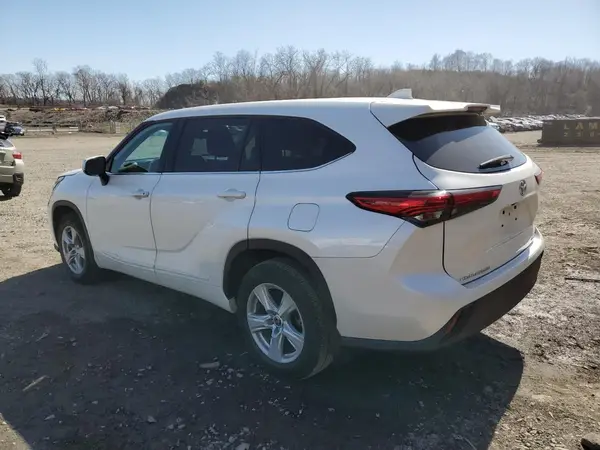 5TDBZRBH9MS097756 2021 TOYOTA HIGHLANDER - Image 2
