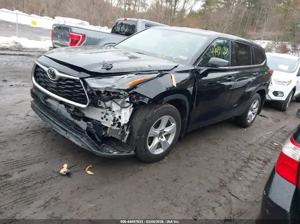 5TDBZRBH9MS100378 2021 TOYOTA HIGHLANDER - Image 2