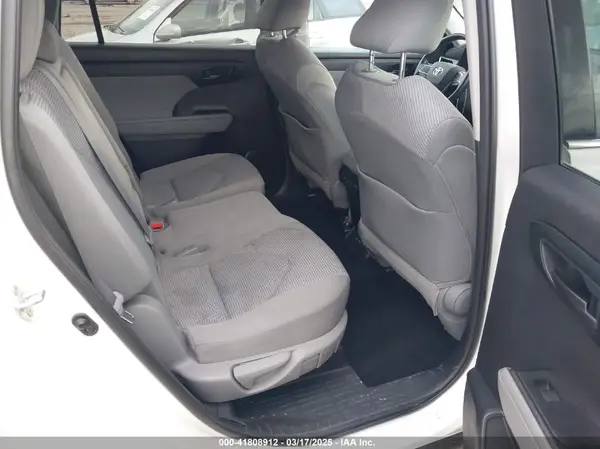 5TDBZRBH9MS110697 2021 TOYOTA HIGHLANDER - Image 8