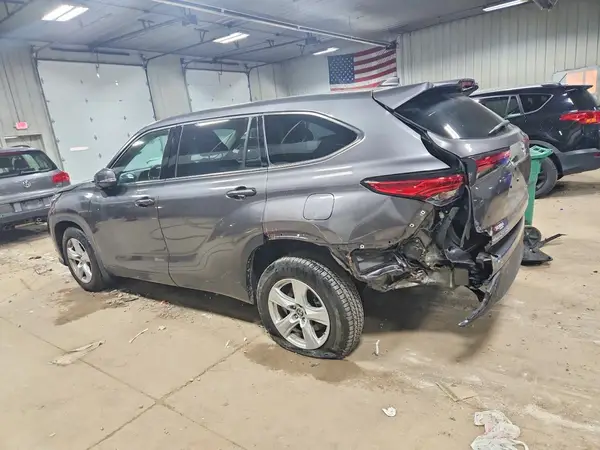 5TDBZRBH9MS157213 2021 TOYOTA HIGHLANDER - Image 2