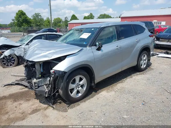 5TDBZRBH9MS531478 2021 TOYOTA HIGHLANDER - Image 2