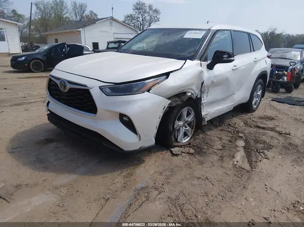 5TDBZRBH9MS535174 2021 TOYOTA HIGHLANDER - Image 2