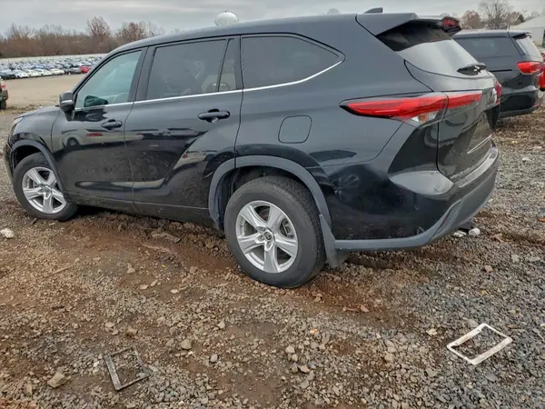 5TDBZRBH9MS543887 2021 TOYOTA HIGHLANDER - Image 2