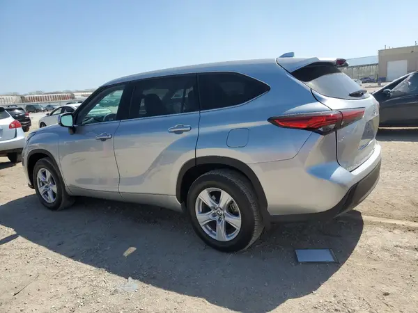 5TDBZRBH9MS546739 2021 TOYOTA HIGHLANDER - Image 2