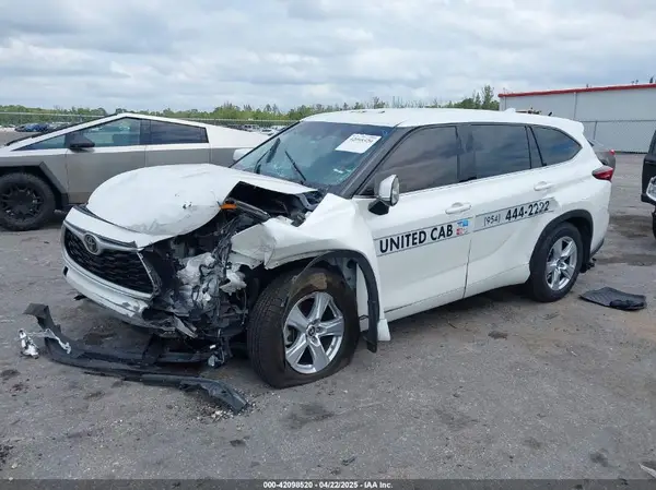5TDBZRBH9MS546806 2021 TOYOTA HIGHLANDER - Image 2