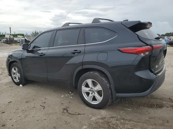 5TDBZRBH9MS555828 2021 TOYOTA HIGHLANDER - Image 2