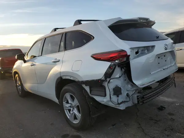 5TDBZRBH9NS170061 2022 TOYOTA HIGHLANDER - Image 2
