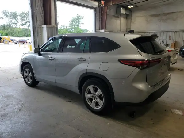 5TDBZRBH9NS185191 2022 TOYOTA HIGHLANDER - Image 2