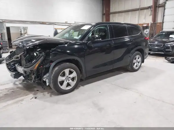 5TDBZRBH9NS220134 2022 TOYOTA HIGHLANDER - Image 2