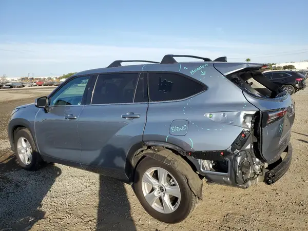 5TDBZRBH9NS220795 2022 TOYOTA HIGHLANDER - Image 2