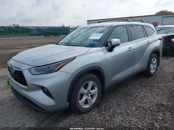 5TDBZRBH9NS257992 2022 TOYOTA HIGHLANDER - Image 2