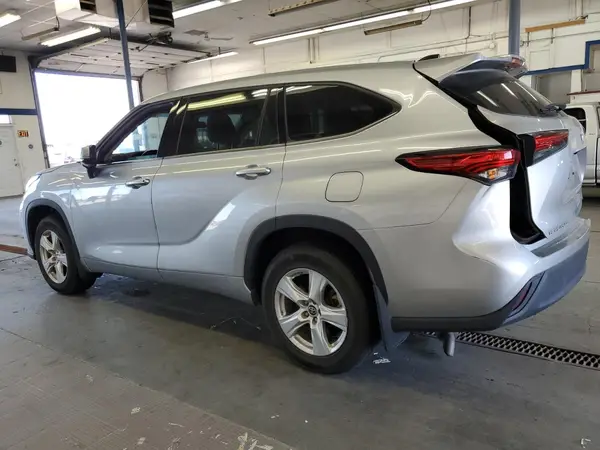 5TDBZRBH9NS580990 2022 TOYOTA HIGHLANDER - Image 2