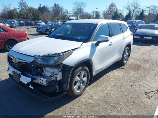 5TDBZRBH9NS582464 2022 TOYOTA HIGHLANDER - Image 2