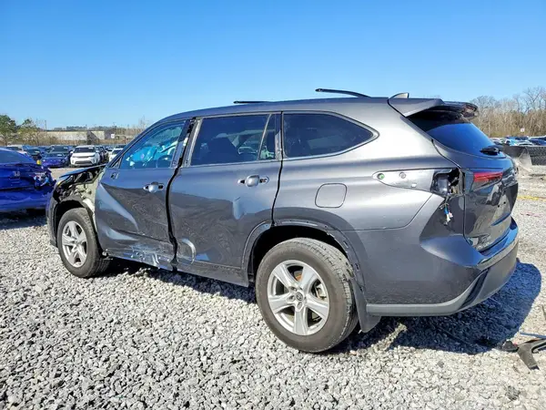 5TDBZRBH9NS589172 2022 TOYOTA HIGHLANDER - Image 2