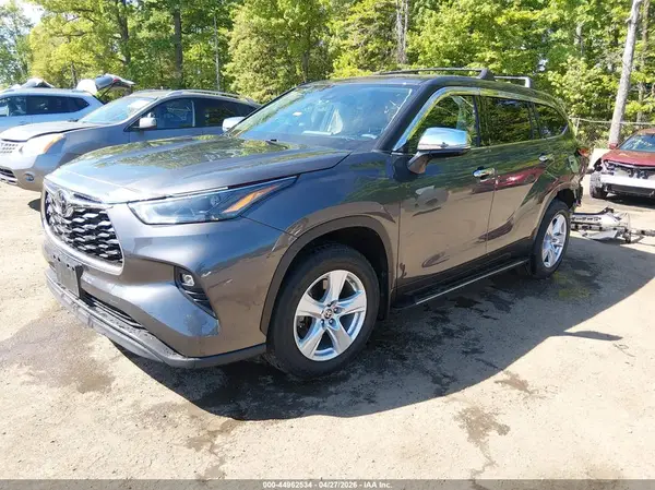 5TDBZRBH9NS596154 2022 TOYOTA HIGHLANDER - Image 2