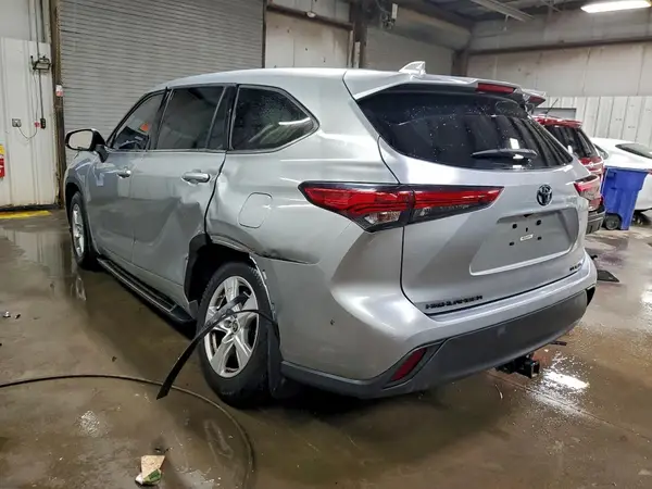 5TDBZRBHXMS064913 2021 TOYOTA HIGHLANDER - Image 2