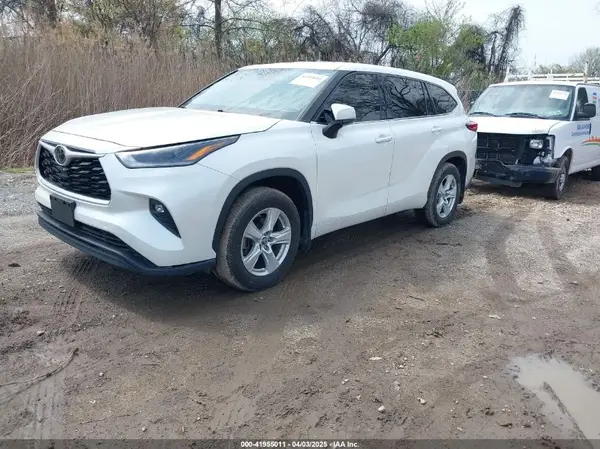5TDBZRBHXMS114659 2021 TOYOTA HIGHLANDER - Image 2