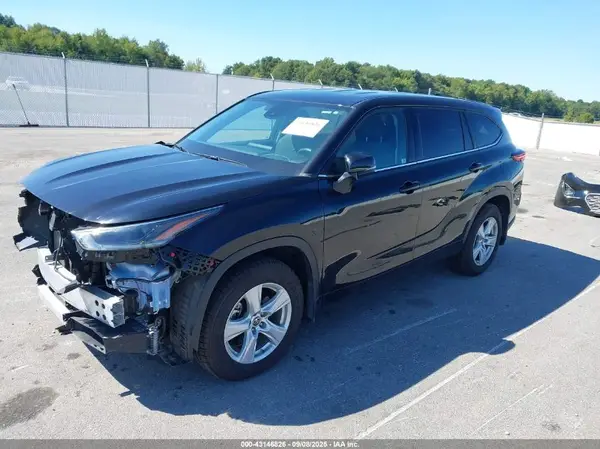 5TDBZRBHXMS540948 2021 TOYOTA HIGHLANDER - Image 2
