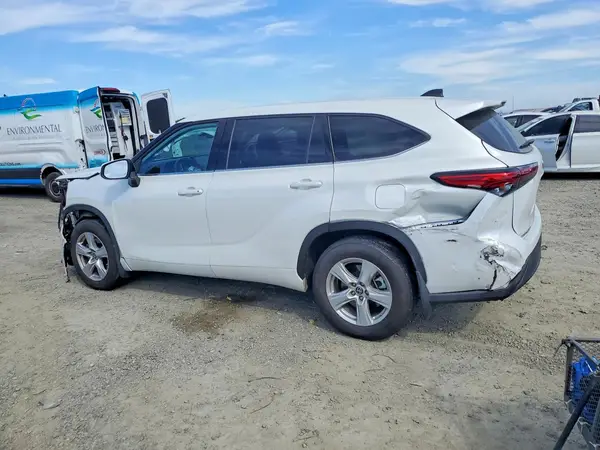 5TDBZRBHXNS185510 2022 TOYOTA HIGHLANDER - Image 2
