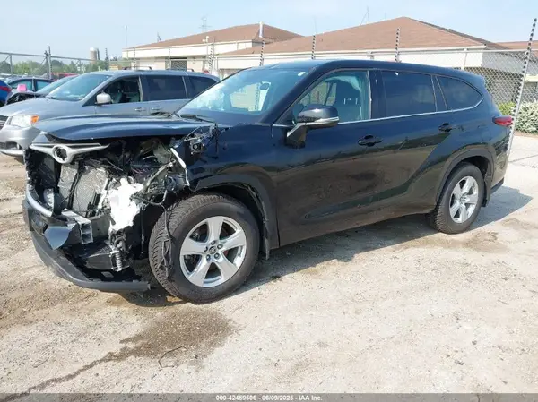 5TDBZRBHXNS560991 2022 TOYOTA HIGHLANDER - Image 2