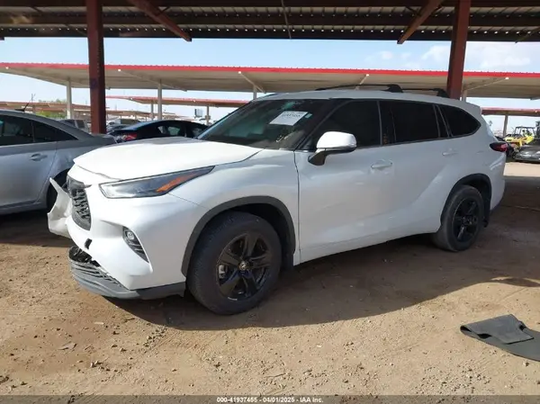5TDBZRBHXNS568380 2022 TOYOTA HIGHLANDER - Image 2