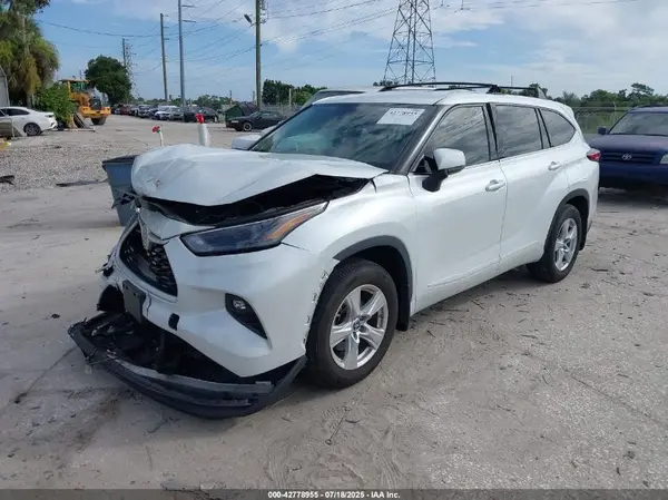 5TDBZRBHXNS594686 2022 TOYOTA HIGHLANDER - Image 2