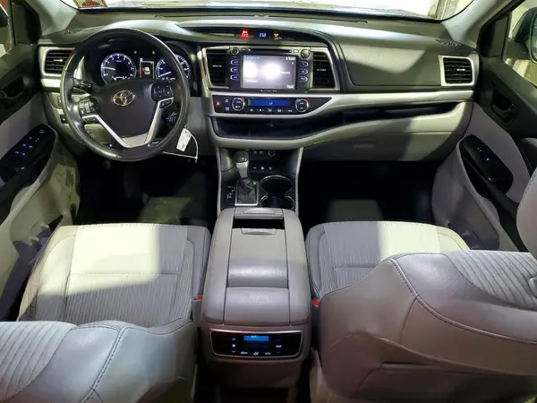 5TDBZRFH0HS358174 2017 TOYOTA HIGHLANDER - Image 8