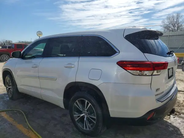 5TDBZRFH0HS365268 2017 TOYOTA HIGHLANDER - Image 2