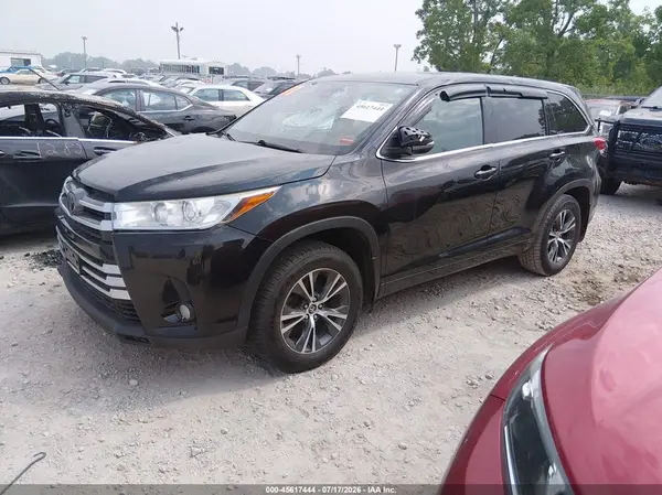 5TDBZRFH0HS375539 2017 TOYOTA HIGHLANDER - Image 2