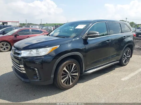 5TDBZRFH0HS378215 2017 TOYOTA HIGHLANDER - Image 2