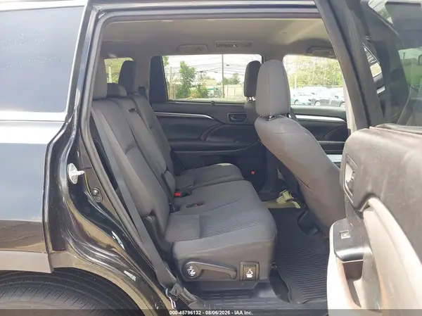5TDBZRFH0HS378215 2017 TOYOTA HIGHLANDER - Image 8