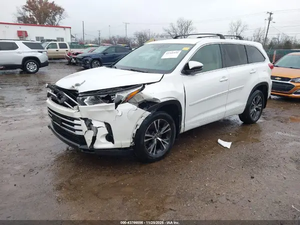 5TDBZRFH0HS382166 2017 TOYOTA HIGHLANDER - Image 2