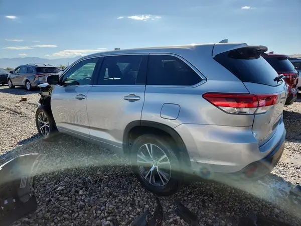 5TDBZRFH0HS384502 2017 TOYOTA HIGHLANDER - Image 2