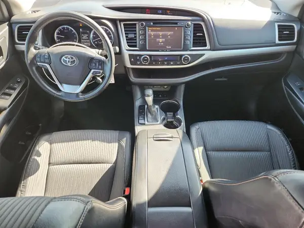 5TDBZRFH0HS384502 2017 TOYOTA HIGHLANDER - Image 8