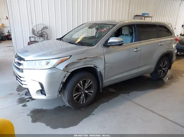 5TDBZRFH0HS399324 2017 TOYOTA HIGHLANDER - Image 2