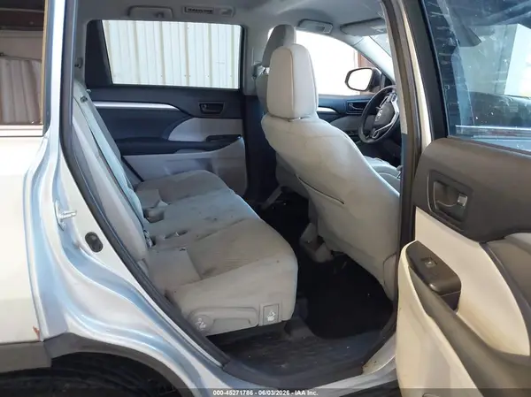 5TDBZRFH0HS399324 2017 TOYOTA HIGHLANDER - Image 8