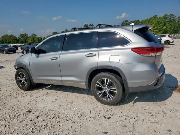5TDBZRFH0HS406126 2017 TOYOTA HIGHLANDER - Image 2