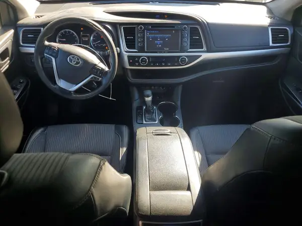 5TDBZRFH0HS420043 2017 TOYOTA HIGHLANDER - Image 8