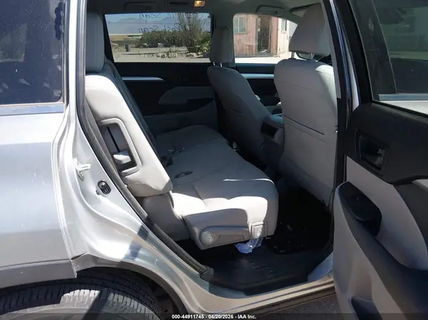 5TDBZRFH0HS428675 2017 TOYOTA HIGHLANDER - Image 8