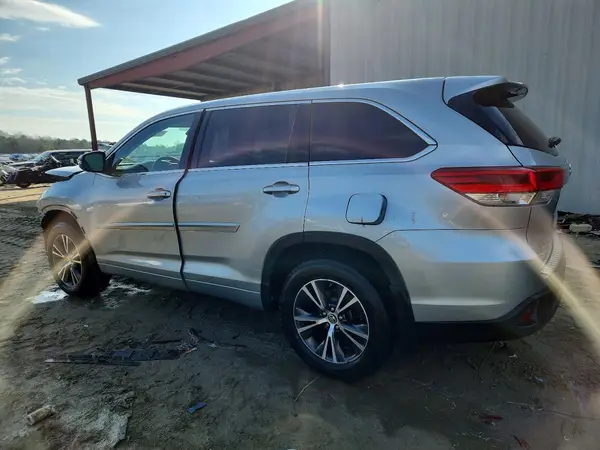 5TDBZRFH0HS434217 2017 TOYOTA HIGHLANDER - Image 2