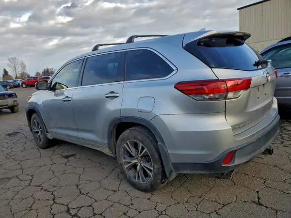 5TDBZRFH0HS441622 2017 TOYOTA HIGHLANDER - Image 2