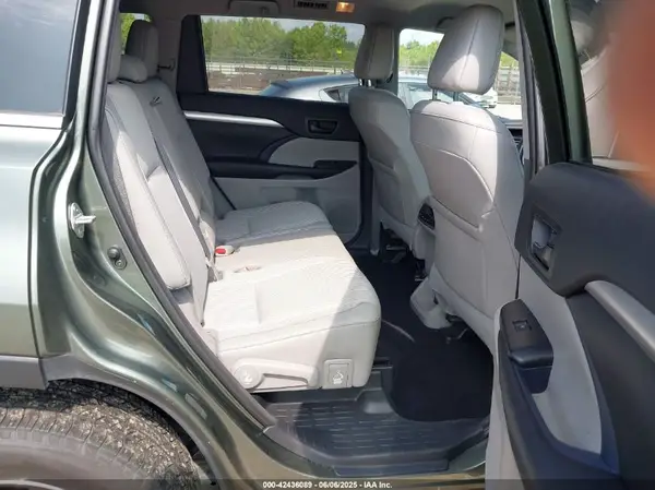 5TDBZRFH0HS442172 2017 TOYOTA HIGHLANDER - Image 8